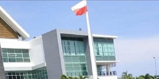 Bendera Merah Putih Terbalik, DPRD Sulawesi Barat Minta Maaf