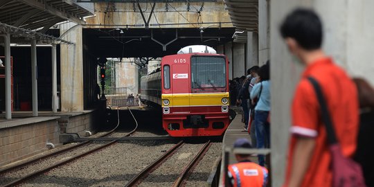 Sempat Terganggu Akibat Tawuran Warga di Manggarai, Perjalanan KRL Sudah Normal