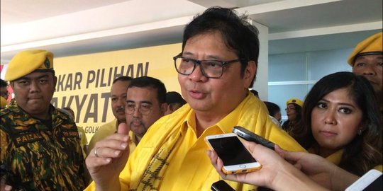 Gelar Rapat Golkar di Kantor Kemenko Perekonomian, Airlangga Dinilai Lukai Rakyat