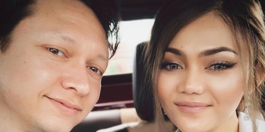 Rina Nose dan Josscy Kecopetan Saat Bulan Madu di Brasil