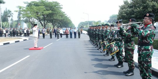 Kunjungi Mabes TNI, Menhan Prabowo Disambut Upacara Militer