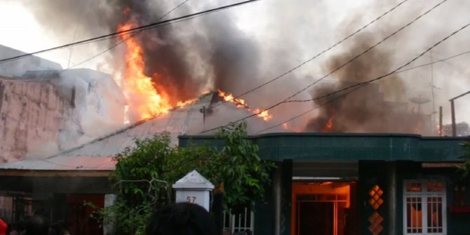 Gara-Gara Charger Ponsel, Rumah di Pasar Rebo Terbakar