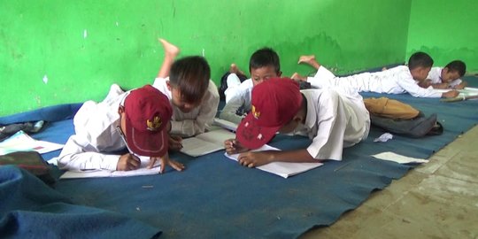 Siswa Belajar di Lantai, Lebak Masih Kekurangan 591 Ruang Kelas