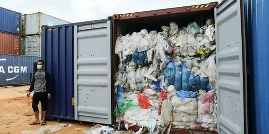 Indonesia Pulangkan 38 Kontainer Limbah dan Sampah Dari Amerika Serikat