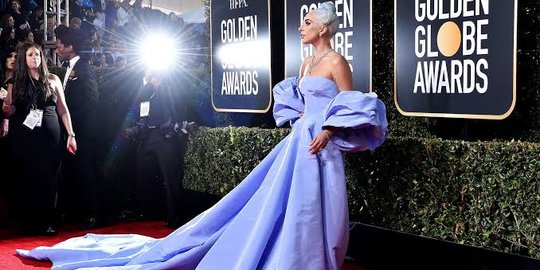 Ketinggalan di Hotel Berbulan-Bulan, Gaun Golden Globe Lady Gaga Dilelang