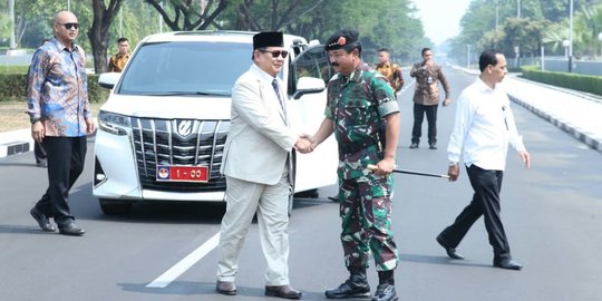 Bantah Jubir, Prabowo Tegaskan Tetap Terima Gaji dan Mobil Dinas Sebagai Menhan
