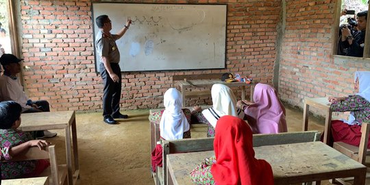 Cerita Kapolda Riau jadi Guru Matematika di Sekolah Pelosok