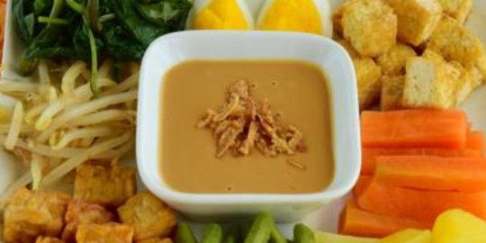 Tips Membuat Bumbu Gado-Gado yang Kental, Legit, dan Lembut di Lidah