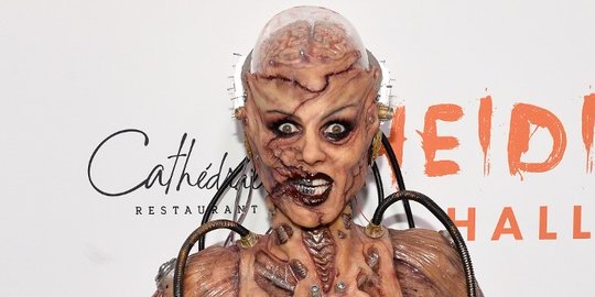 Kostum Menyeramkan Heidi Klum di Pesta Halloween 2019