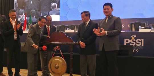 Pukul Gong, Menpora Buka Kongres Luar Biasa PSSI 2019