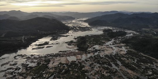 Foto Sungai Terbesar Di Asia Tenggara Dilanda Kekeringan Parah Merdeka Com Foto Sungai Terbesar Di Asia Tenggara Dilanda Kekeringan Parah Merdeka Com