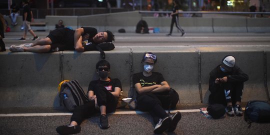 Aparat dan Demonstran Kembali Bentrok dalam Unjuk Rasa Hong Kong