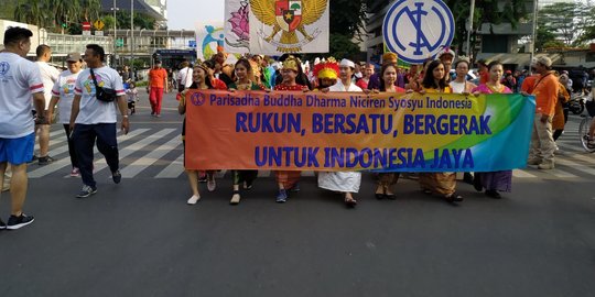 Wamenag dan Menteri PPPA Hadiri Gerak Jalan Persatuan Buddha Indonesia