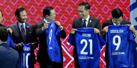 Indonesia Tuan Rumah Piala Dunia U-20, Jokowi Diberi Jersey Nomor 21