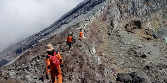 Tim Relawan Kembali Temukan Mayat di Kawah Gunung Dempo