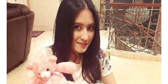7 potret rumah mewah angbeen rishi, ada kolam renangnya