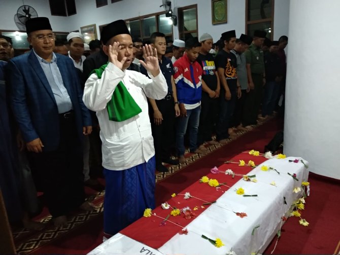 ribuan warga antar pebalap afridza ke pemakaman