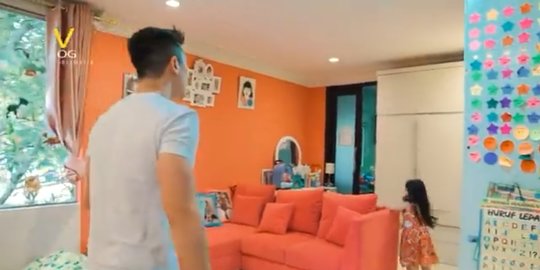 dan televisi berukuran besar rev1