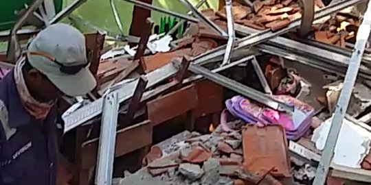 Polisi Selidiki Penyebab Ambruknya Atap SD di Pasuruan yang Tewaskan Dua Orang