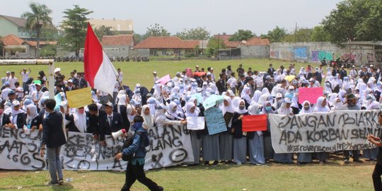 Rekannya Terlindas Truk Tronton, Ratusan Pelajar SMA Demo ke Pemkab Bogor