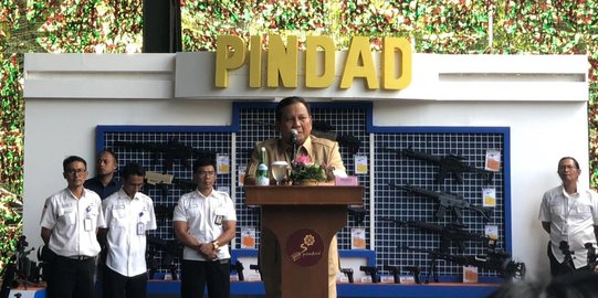 Kunjungan ke PT Pindad, Prabowo Jajal Kendaraan Taktis Komodo