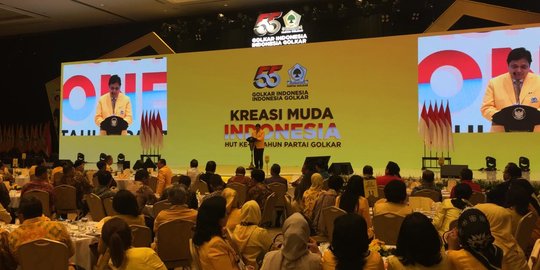Hadir di HUT Golkar, Jokowi Duduk Satu Meja dengan Airlangga dan Bamsoet