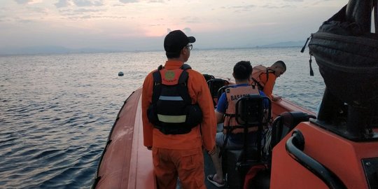 Basarnas Akui Kesulitan Cari 3 Turis China Hilang di Selat Sunda Karena Cuaca Buruk