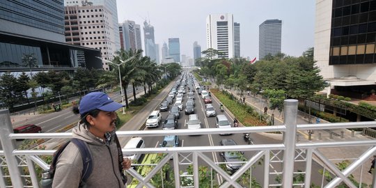 Cerita Pengalaman Anies Jajal JPO Tanpa Atap Saat Hujan Rintik: Sensasi Berbeda