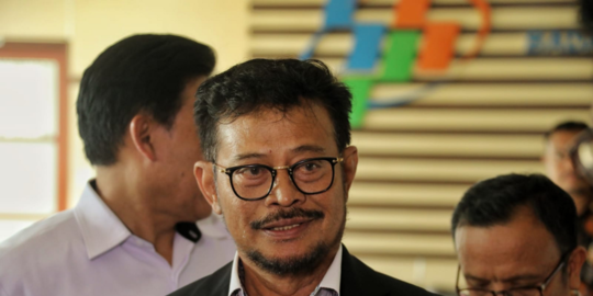 menjadi gubernur