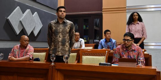 Raker dengan Komisi III, Menpora Bahas Naturalisasi Pemain Persib Bandung