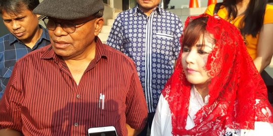 PDIP Tak Bisa Larang Dewi Tanjung Laporkan Novel Baswedan ke Polisi