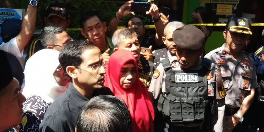 Mendikbud Nadiem Datangi SDN Gentong Pasuruan yang Atapnya Ambruk