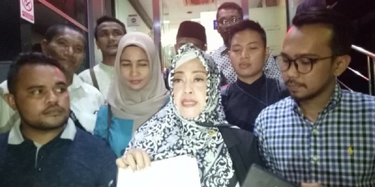 Datangi Polda Metro, Fahira Bawa Bukti Unggahan Ade Armando