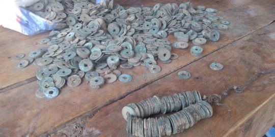 Petani di Madiun Temukan Ribuan Keping Uang Kuno Seberat 5 Kg
