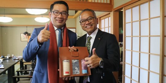 Ke Jepang, Ridwan Kamil Bawa Buku Menu Investasi Jawa Barat