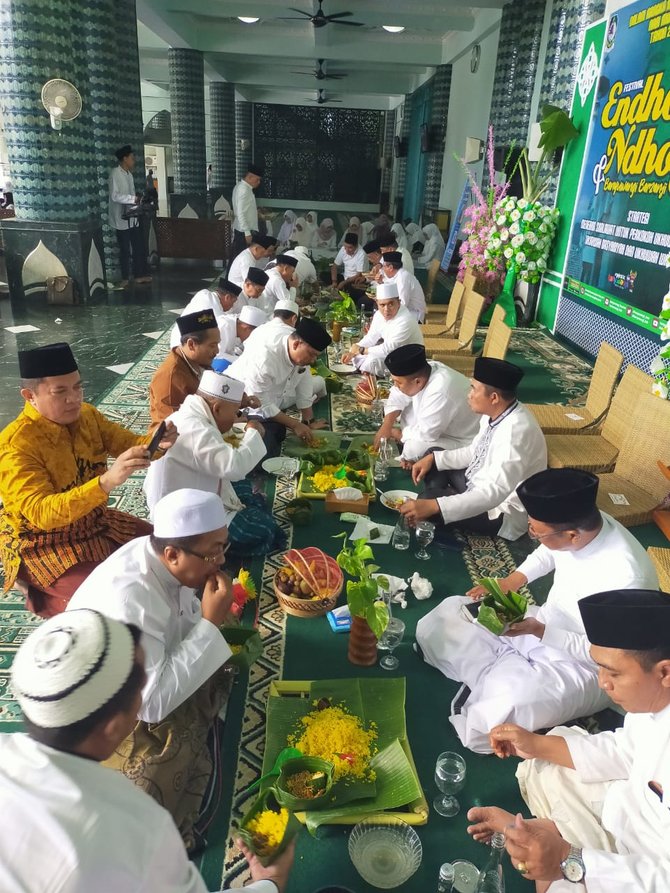 tradisi endog endogan banyuwangi arak ribuan telur dari lima penjuru