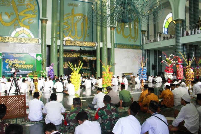 tradisi endog endogan banyuwangi arak ribuan telur dari lima penjuru