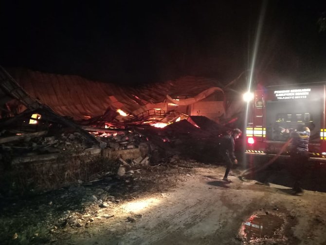 gudang mebel di sragen terbakar