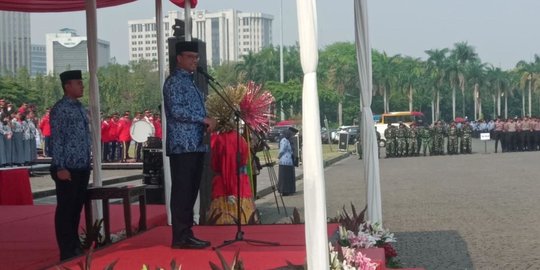 Pimpin Upacara Hari Pahlawan, Anies Bicara Masalah Ketimpangan di Jakarta