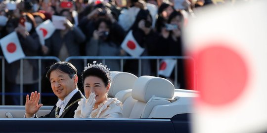Antusiasme Warga Jepang Saksikan Parade Kaisar Naruhito