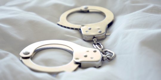 Anggota Polisi Ditangkap Saat Nyabu Bareng Gadis di Kamar Hotel