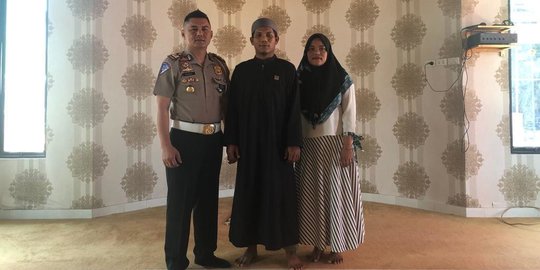 Kena Razia Saat Cari Kerja, Mualaf Ini Malah Diganjar 'Hadiah' Hingga Bikin Haru