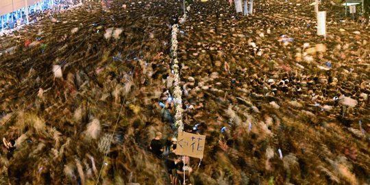 Demonstran Hong Kong Rusak Mal dan Stasiun Kereta
