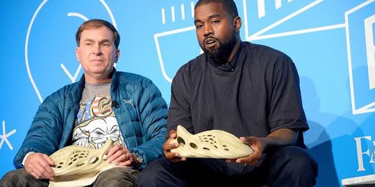 Hypebeast Ramah Lingkungan, Sepatu Besutan Kanye West Ini Gunakan Busa dari Ganggang