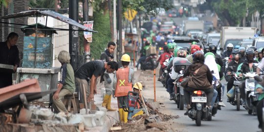 Anies Baswedan: Yang Bikin Macet Itu Mobil dan Motor Bukan Trotoar