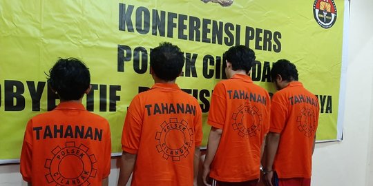 Seorang Pemuda Dibekuk Usai Transaksi Narkoba di Bawah Stasiun MRT Haji Nawi