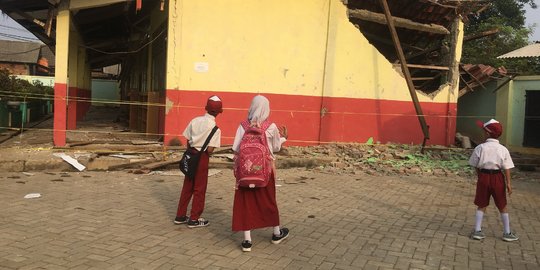 Diduga Akibat Angin Kencang, 3 Kelas SD di Tangerang Roboh