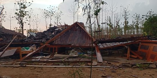 Diterjang Hujan dan Angin Kencang, 9 Rumah di Ngawi Roboh