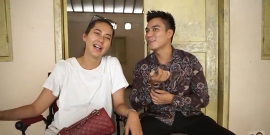 Disangka Kotak Makanan, Baim Wong Terkejut Dapat Hadiah Handphone Mahal dari Paula