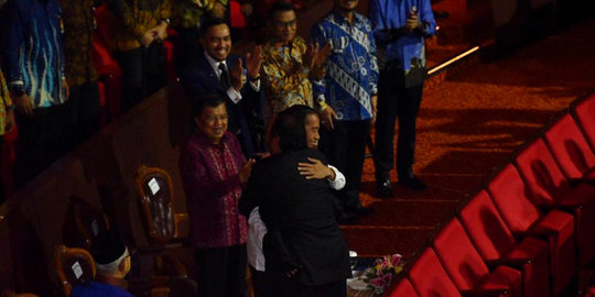 Makna di Balik Dua Pelukan Surya Paloh dengan Jokowi dan Sohibul Iman
